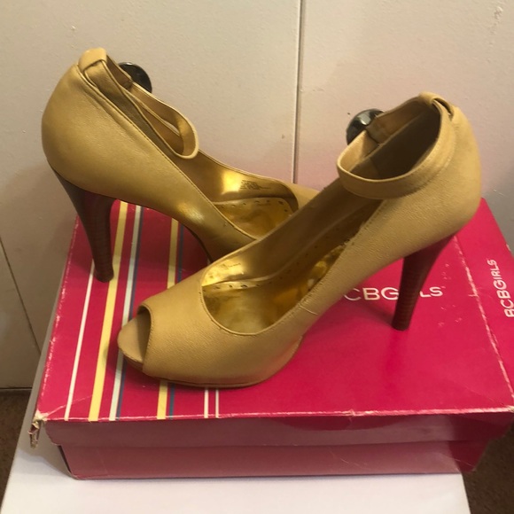 BCBG Heels - Picture 4 of 5